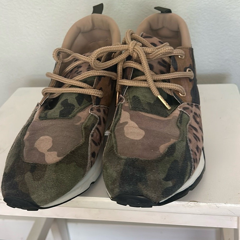 Steve Madden cliffhanger size 9